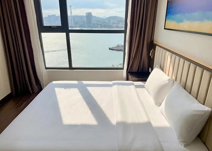 Căn hộ Stunning Sea View With Balcony - The Sapphire Hạ Long