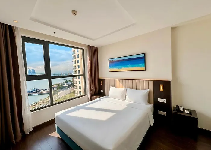 Căn hộ Stunning Sea View With Balcony - The Sapphire Hạ Long