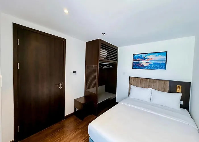 Stunning Sea View With Balcony - The Sapphire Hạ Long