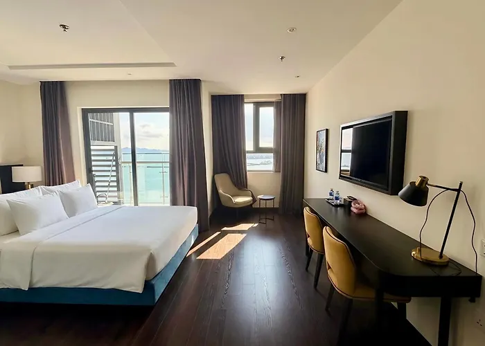 Căn hộ Stunning Sea View With Balcony - The Sapphire