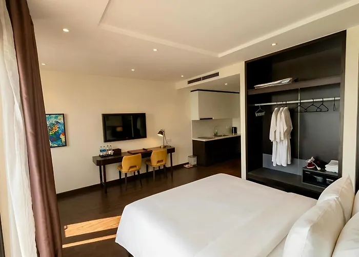 Stunning Sea View With Balcony - The Sapphire * Hạ Long
